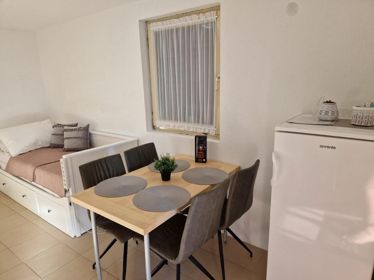 Apartment Misic Ртина Екстериор снимка