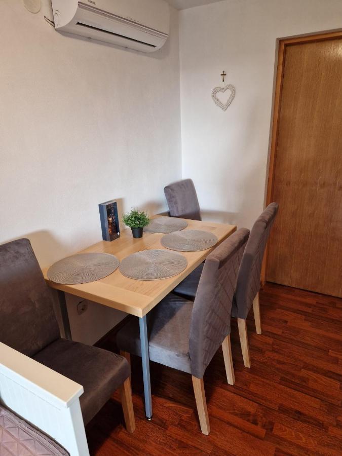 Apartment Misic Ртина Екстериор снимка
