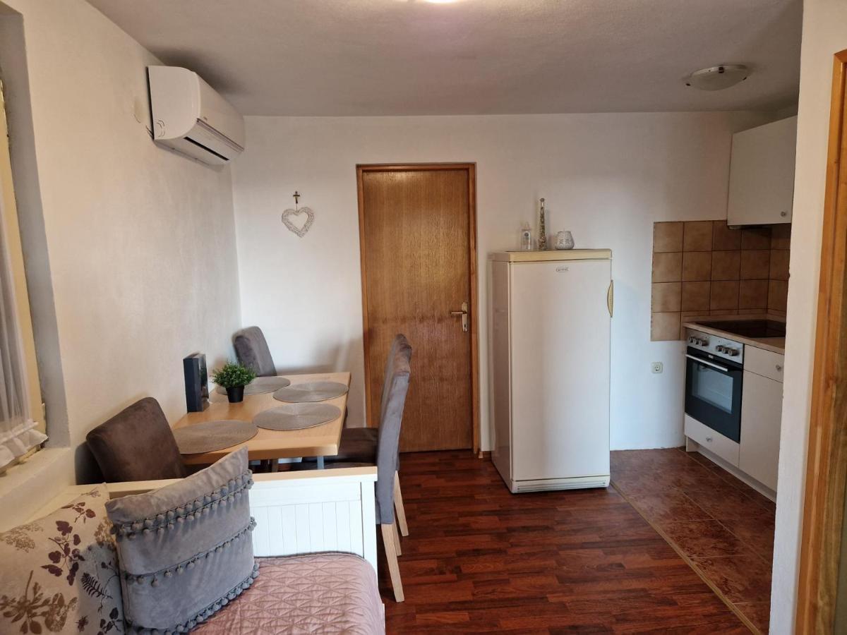 Apartment Misic Ртина Екстериор снимка