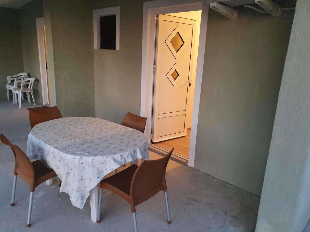 Apartment Misic Ртина Екстериор снимка